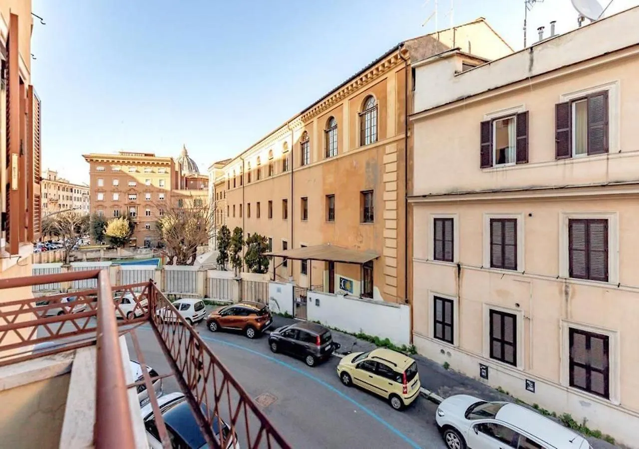 Saint Peter House Station Deluxe Apartment Rome